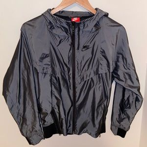 Running water resistant jacket